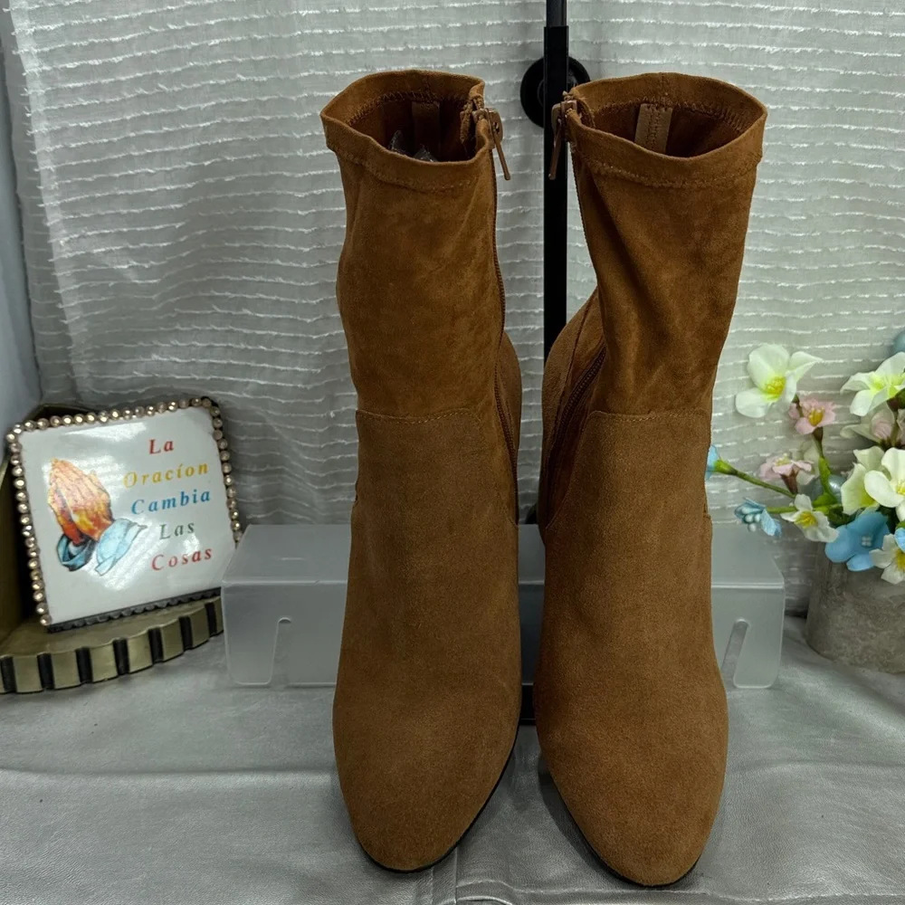 (H3) Chinese Laundry Tan Suede Ankle Boots,Size 40/9USA